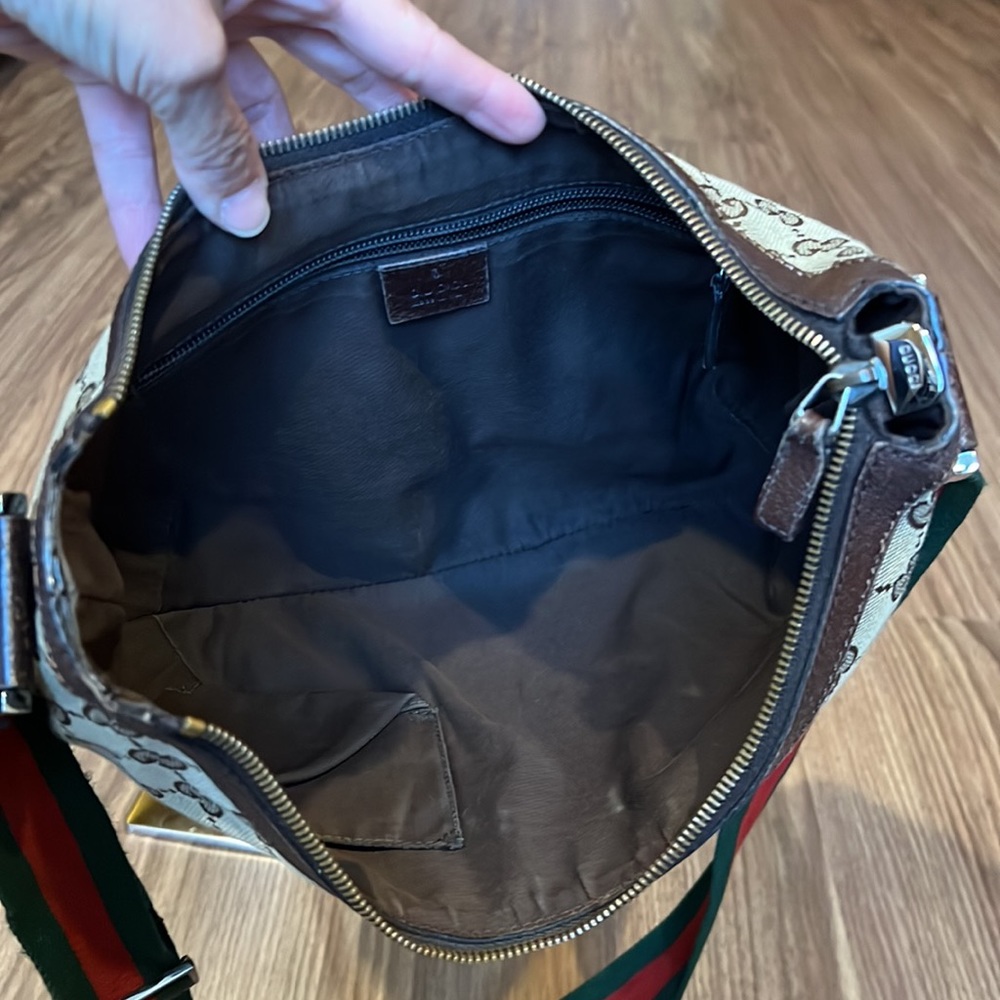 Gucci Beige GG Supreme Canvas Crossbody with Green-Red Web Strap - Picture 14 of 16